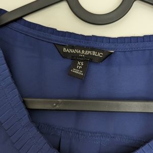 Banana Republic top - near new